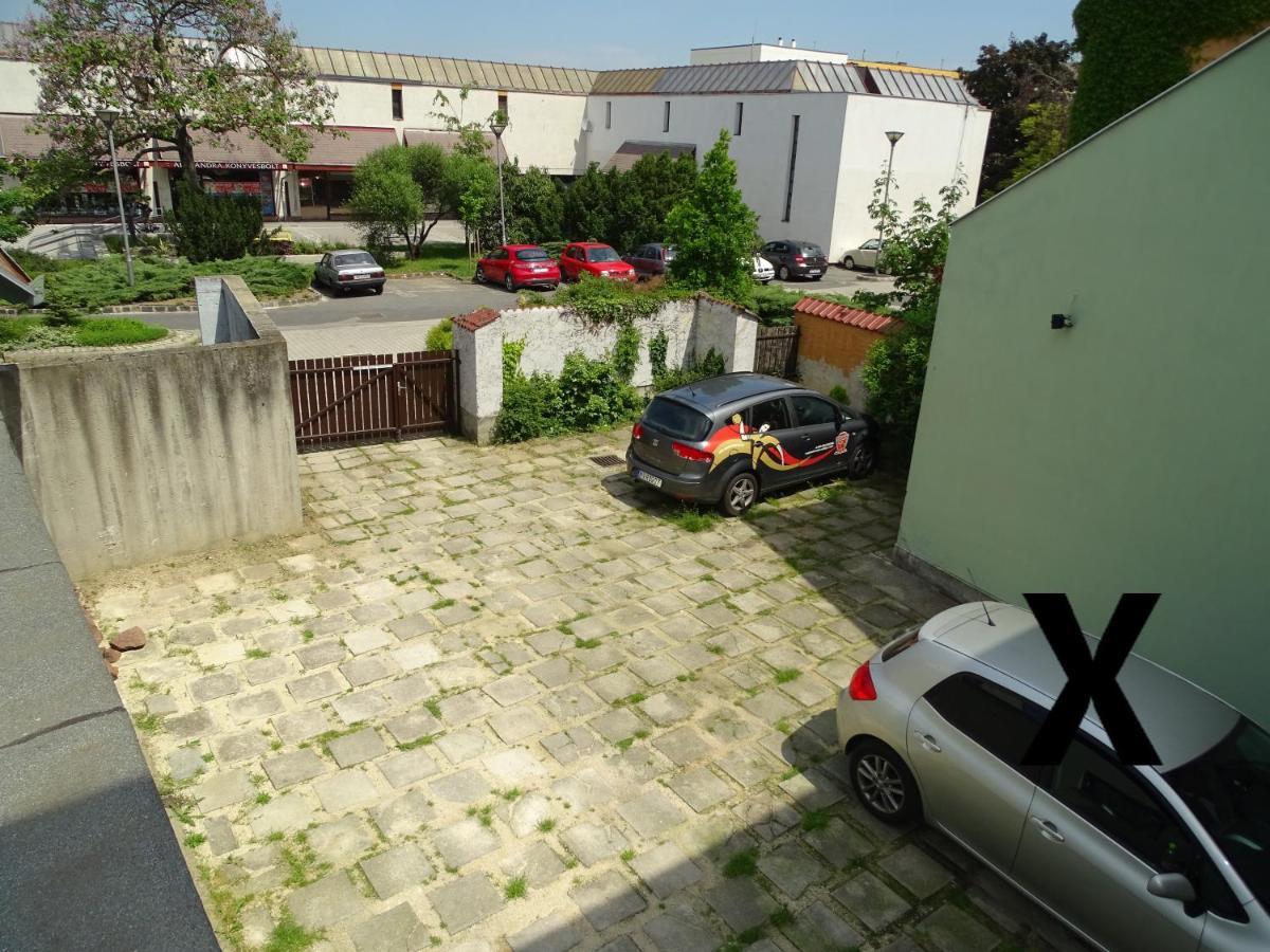 Ovaros Apartman Veszprém Eksteriør billede